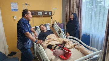 Kapolda Riau Jenguk Wakapolres Kuansing yang Ditabrak Pebalap saat Bubarkan Balap Liar