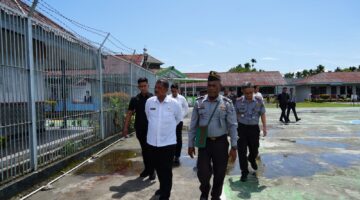Dirjenpas Mashudi Jenguk Langsung Petugas Lapas yang Dirawat di RSUD Nabire