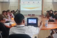 Kabid SMP Disdikbud Rohil Retno Ketika Menyampaikan Kata Sambutan Sosialisasi SPMB di hadapan LSM dan Wartawan, Rabu (25/06/2025). 