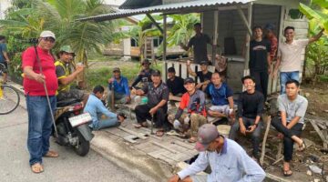 Warga RT 01 RW 10 Sidomulyo Bengkalis Gelar Gotong Royong Bersihkan Lingkungan Jelang Peringatan HUT ke-80 RI