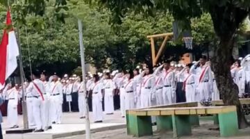 SMP Negeri 4 Pekanbaru Gelar Upacara Bendera HUT RI ke-80 dengan Semangat