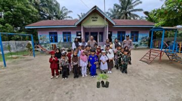 Polsek Lubuk Batu Jaya Ajak Anak TK Tunas Kulim Jaya Cinta Lingkungan dan Peduli Hutan Melalui Green Policing