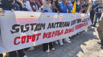 Ratusan Mahasiswa dan Warga Bengkalis Demo DPRD, Soroti Roro hingga Korupsi