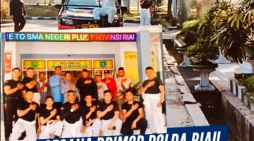 SMA Negeri Plus Provinsi Riau Terima Bantuan Penyemprotan Disinfektan dari Brimob Polda Riau