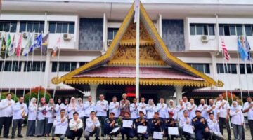KPU Riau Serahkan secara Simbolis, SK PPPK Tahap 2, Tekankan Etos Kerja dan Integritas
