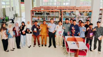 Mahasiswa STKIP Meranti Belajar Bersama di Perpustakaan Daerah