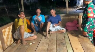 Tingkatkan Keamanan,Babinsa Bersama Warga Giat Patroli Siskamling.