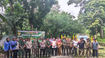 Semangat Hari Juang TNI AD, Kodim 0322/Siak Pimpin Karya Bakti Akbar Bersihkan Makam Datuk 4 Suku di Mempura