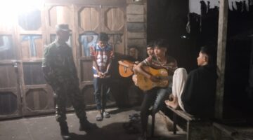 Ciptakan Keamanan Lingkungan ,Personil Koramil 04/Kubu Patroli Siskamling.