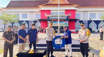 Polres Meranti Terima Bantuan Peralatan Karhutla dari PT Imbang Tata Alam, Perkuat Kesiapsiagaan Cegah Kebakaran