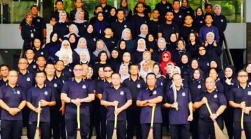 Kejati Riau Bersih-Bersih, Kajati Pimpin Gotong Royong Wujudkan Lingkungan Kerja ASRI