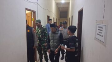 Personil Koramil 04/Kubu Bersama. Polri Dan Upika Gelar Patroli Bersama