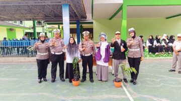 Ditlantas Polda Riau: Police Goes To School di MAN 1 Tanamkan Budaya Tertib Lalu Lintas dan Peduli Lingkungan