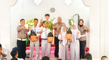 Ditlantas Polda Riau Gaungkan Keselamatan Lalu Lintas di Aula SMAN 4 Pekanbaru dan Green Policing Sejak Dini