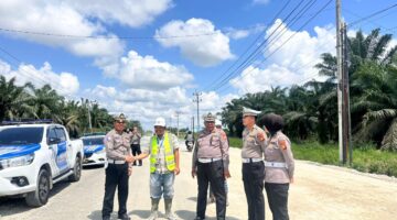 Pengecekan Jalur Lintas Timur KM 83, Ditlantas Polda Riau Pastikan Keamanan Pengguna Jalan