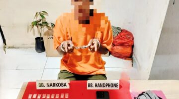 GERAK CEPAT! POLSEK KAMPAR KIRI RINGKUS DIDUGA PENGEDAR SABU DI KEBUN SAWIT, 18 PAKET SIAP EDAR DISITA