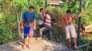 Kebut Jembatan Presisi! Polsek Teluk Meranti Bahu-membahu Bersama Warga Bangun Akses Pangkalan Terap