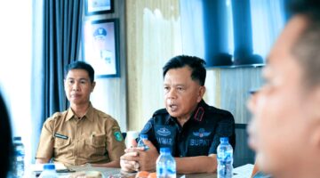 BUPATI ASMAR SIAP EVALUASI TARIF ANGKUT BURUH MERANTI, DORONG SOLUSI BERSAMA PENGUSAHA