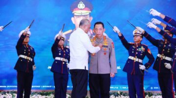 DAPAT PENGHARGAAN BSSN, KAPOLRI: ARAHAN PRESIDEN, KITA HARUS BERSATU HADAPI ANCAMAN SIBER