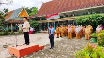 KETUA KOMISI INFORMASI RIAU TATANG YUDIANSYAH: “ANAK SMAN PLUS RIAU JANGAN MAU KALAH, HARUS JADI JUARA INFORMASI”