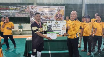 Pererat Silaturahmi Polri Dan Masyarakat, Turnamen Futsal Piala Kapolsek Kubu Cup I 2026 Ditutup.