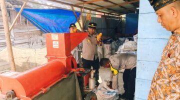 Dukung Swasembada Pangan, Polsek Perhentian Raja Kawal Pemipilan Jagung Target 2 Ton