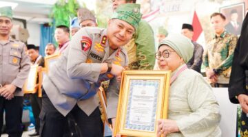 Kapolda Riau Anugerahkan Green Policing, Hulubalang LAMR: Penghormatan untuk Bunda Azlaini Tokoh Perempuan Riau