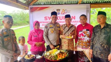 Penuh Keakraban, Polsek Teluk Meranti Rayakan HUT Bhayangkara ke-80 Bersama Warga