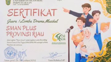 Kepsek SMAN Plus Provinsi Riau Apresiasi Siswa Juara di Literasi UIR